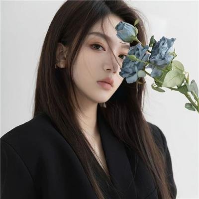 落在香杉树的雪花